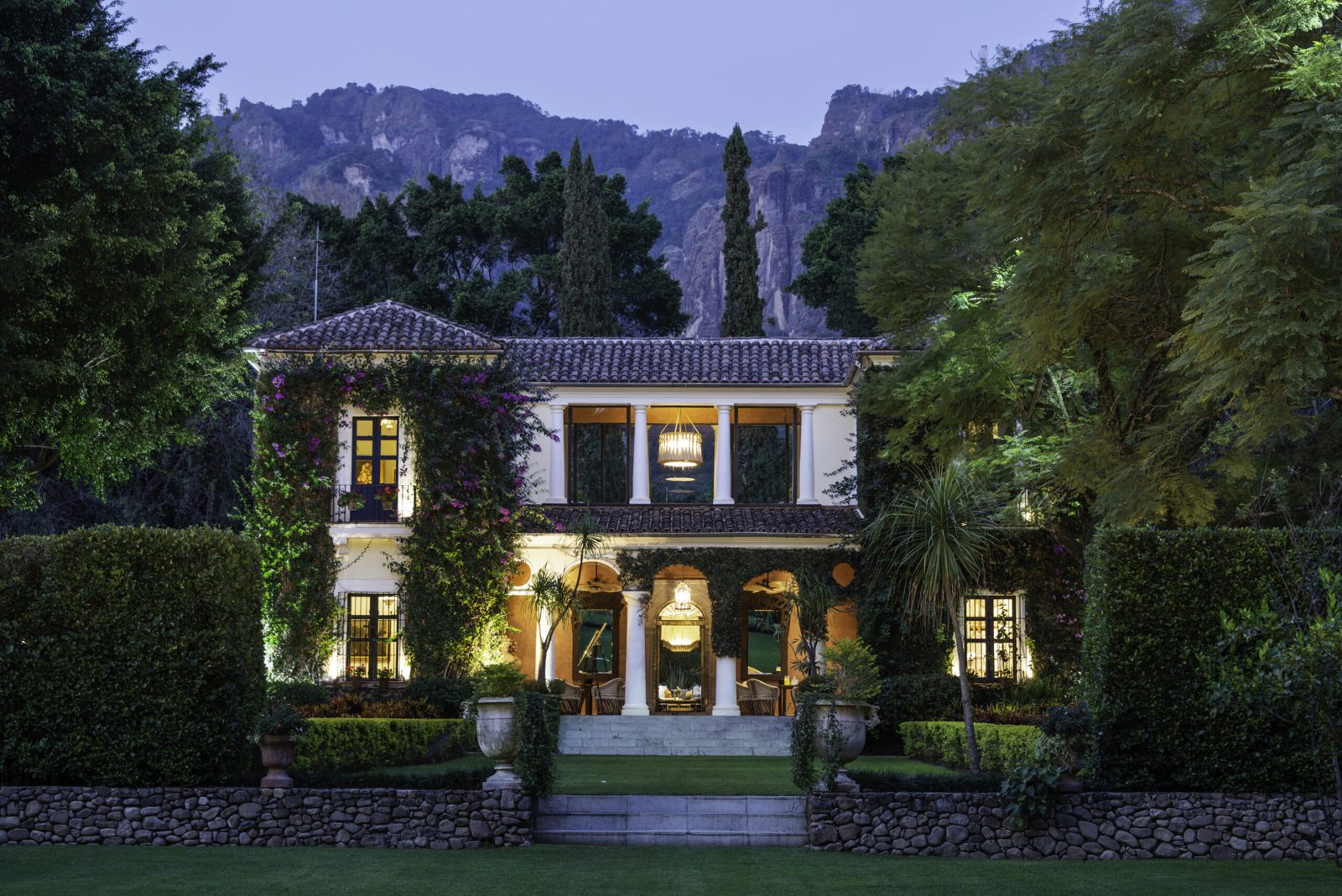 Feronia estate in Tepoztlán at dusk